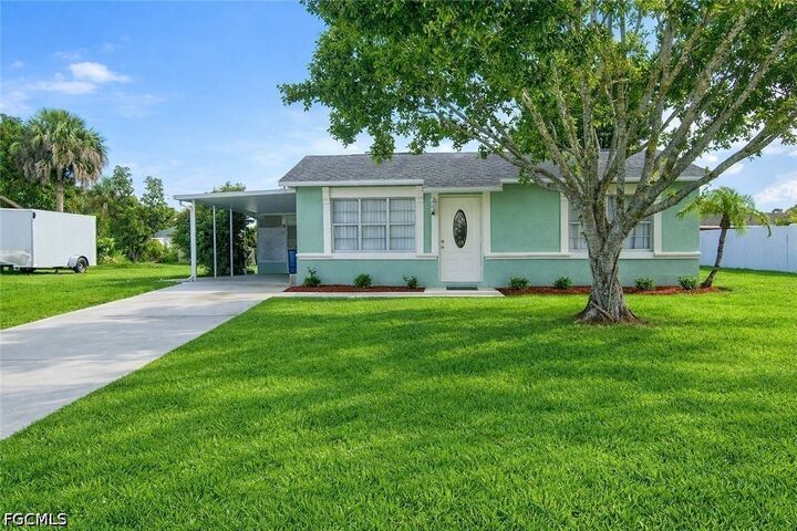 Property Photo: 117 Stetson Street FL 33936