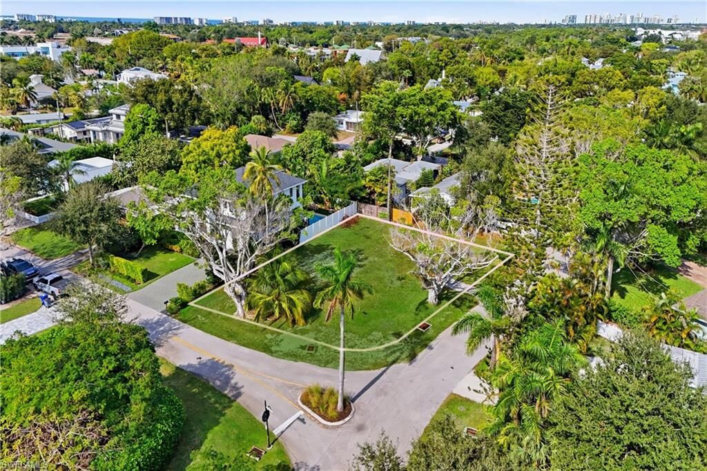 Property Photo:  1165 8th Ter N  FL 34102 