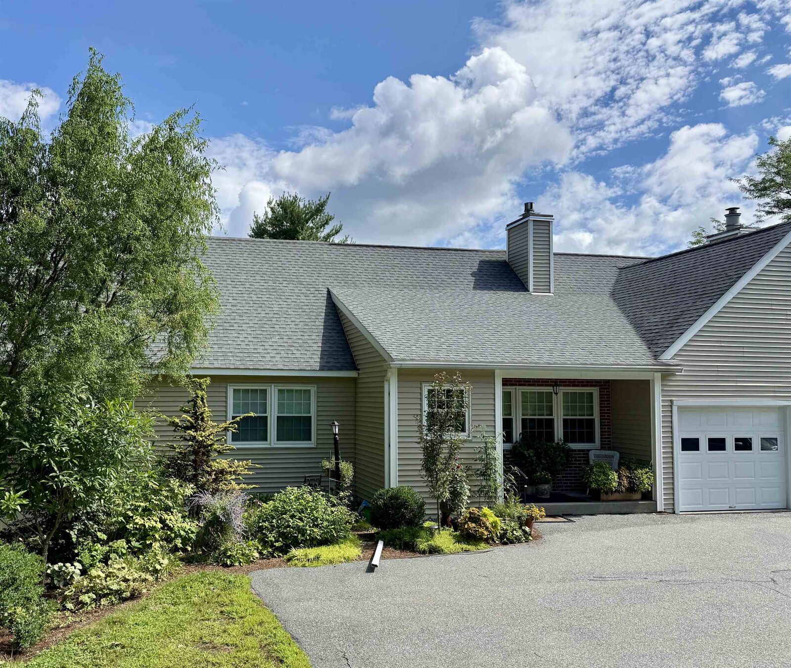 Property Photo:  6 Oak Ridge Road  NH 03784 