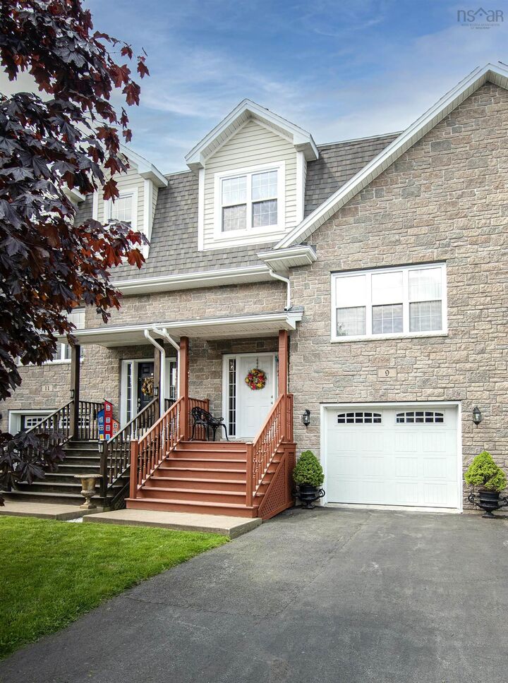 9 Lasalle Court — photo 1