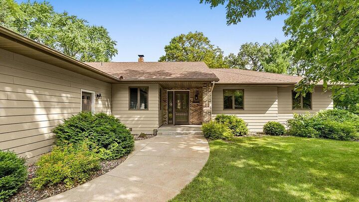 Property Photo: 985 Juliet Way MN 56310