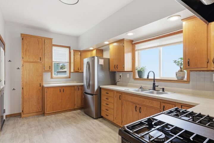Property Photo: 942 Central Avenue W MN 55104