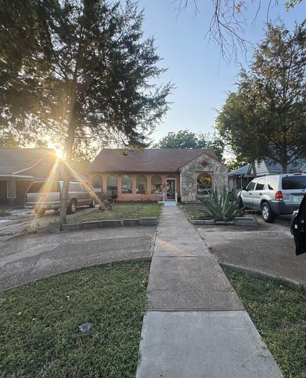 Property Photo:  2403 Langdon Avenue  TX 75235 