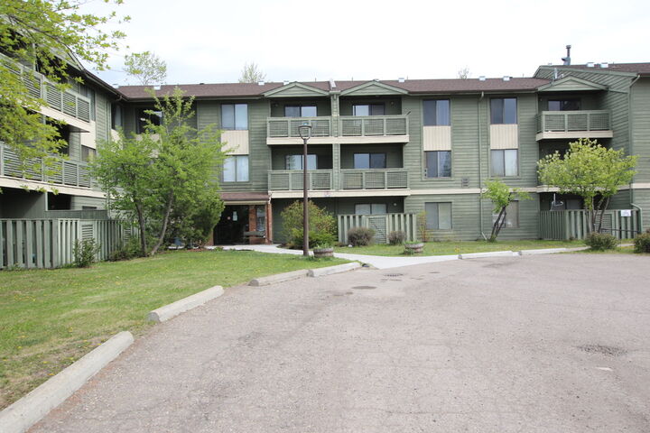185 Chamberlain Crescent 302 — photo 1