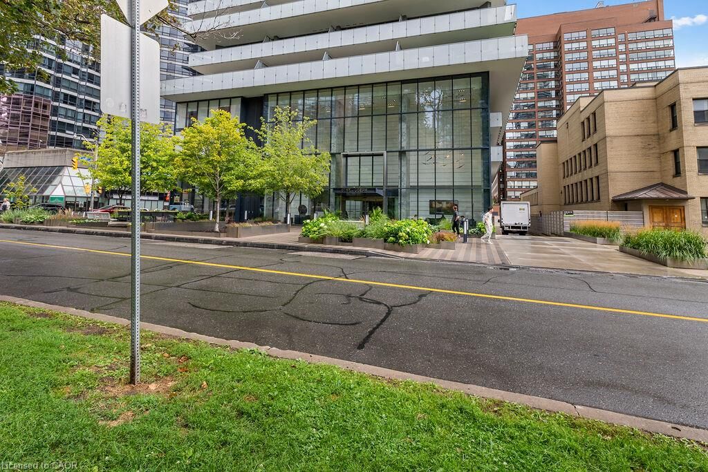Property Photo:  57 St Joseph Street 206  ON M5S 0C5 