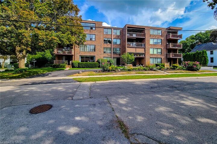 28 Robinson Street N 405 — photo 1