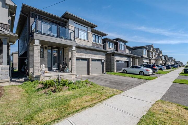 Property Photo:  228 Longboat Run W  ON N3T 0X1 