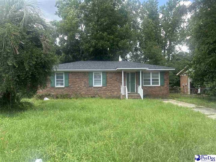 Property Photo:  512 W Palm Circle  SC 29560-3908 