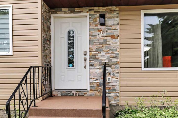 Property Photo: 4412 45 Avenue AB T4S 1K6