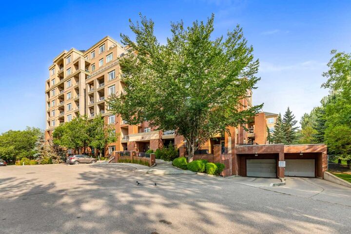 Property Photo: 24 Hemlock Crescent SW 3113 AB T3C 2Z1