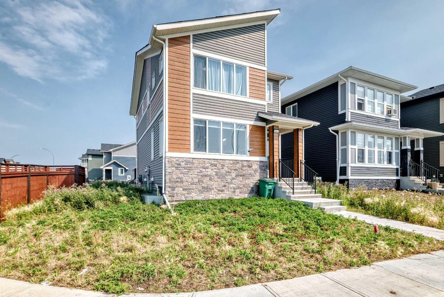 Property Photo: 1422 Midtown Link SW AB T4B 5K9