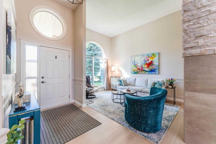 Property Photo: 150 Oakbriar Close SW AB T2V 5G7