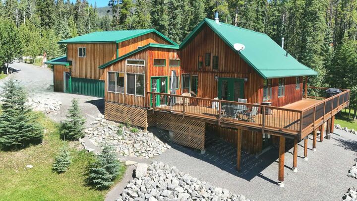 Property Photo: 701 Cougar Climb AB T0M 2H0