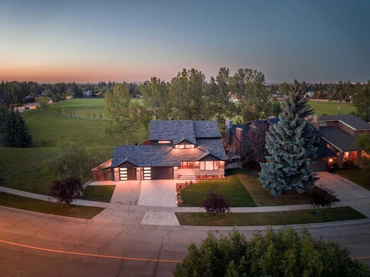 Property Photo: 44 Canterbury Drive SW AB T2W 3S8