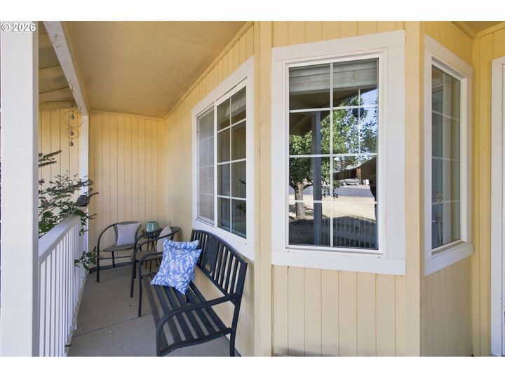 Property Photo: 1145 Ash Grove Loop OR 97426