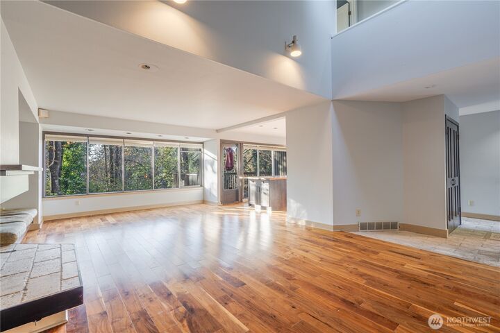 Property Photo:  119  98th Avenue NE 119  WA 98004 