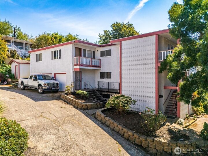 Property Photo:  812  29th Avenue S  WA 98144 
