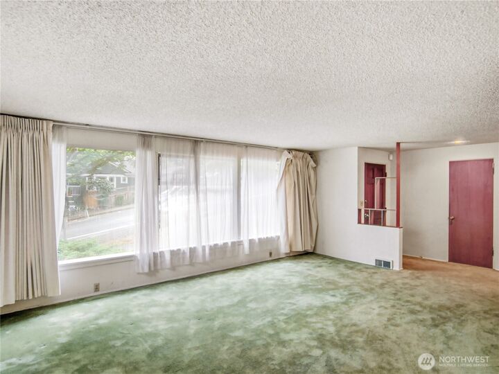 Property Photo: 3020 E Yesler Way WA 98122