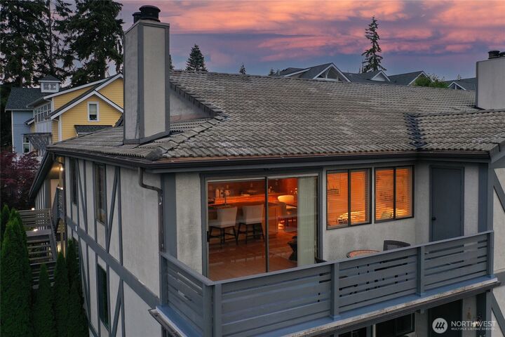 Property Photo: 185 Madison Avenue N WA 98110