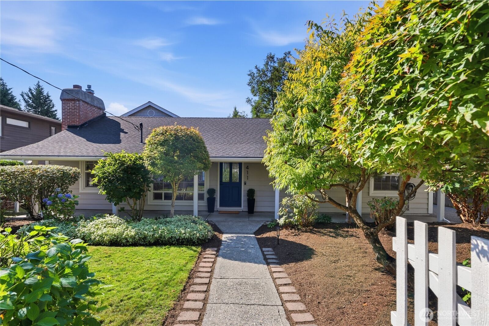 Property Photo:  411  10th Avenue  WA 98033 