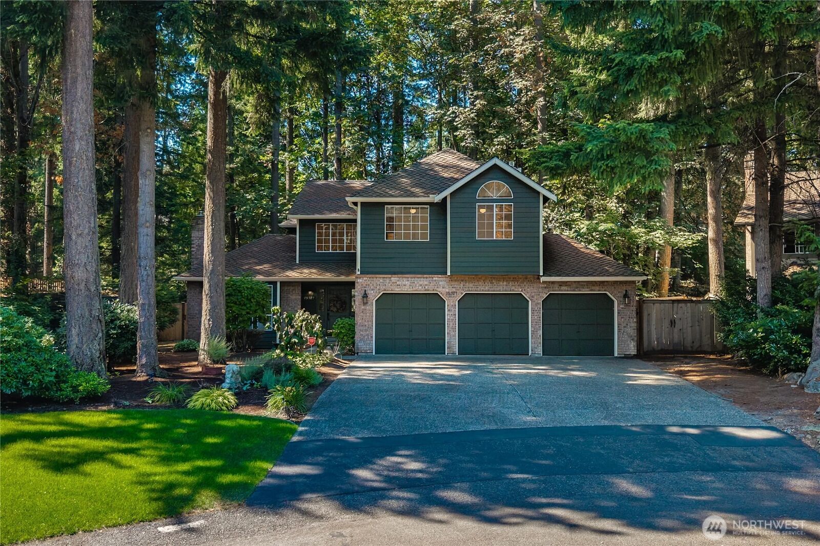Property Photo: 25327 236th Court SE WA 98038