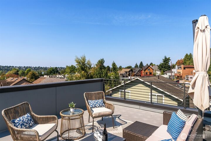 Property Photo:  464 NE Maple Leaf Place B  WA 98115 