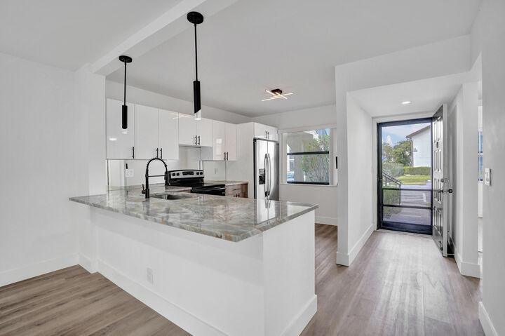 Property Photo:  7674 Tahiti Lane 101  FL 33467 