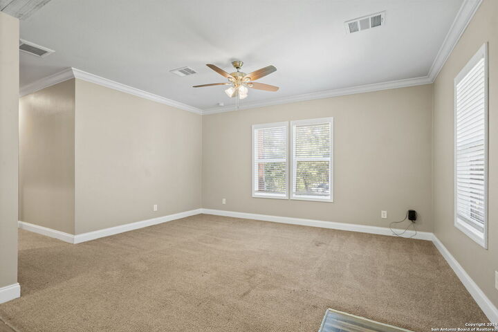 Property Photo:  711 La Cresta Dr  TX 78133 