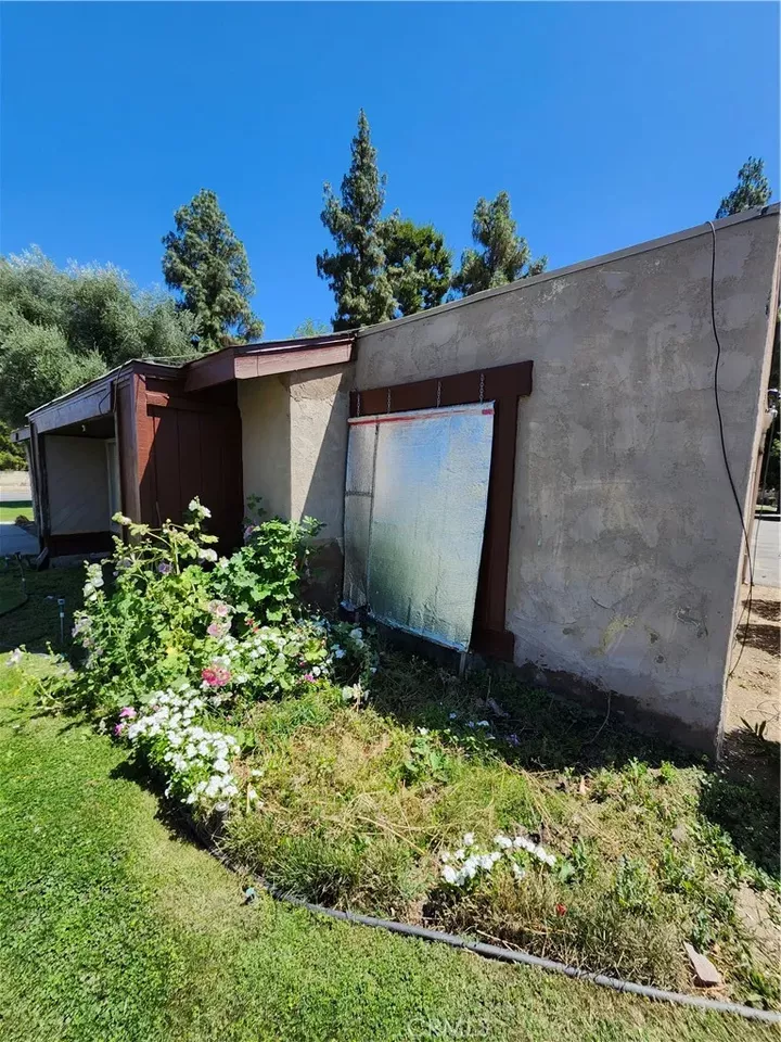 Property Photo:  2100 Pinon Springs Circle A  CA 93309 