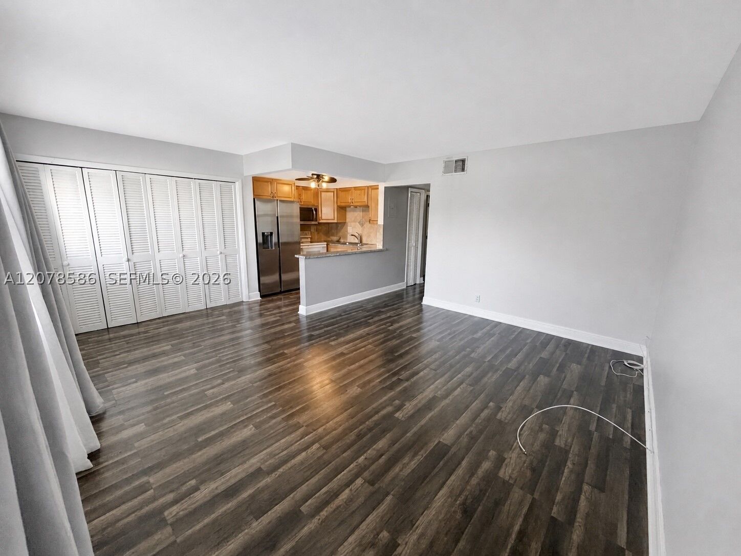 Property Photo: 4050 NE 12th Ter 11-1 FL 33334