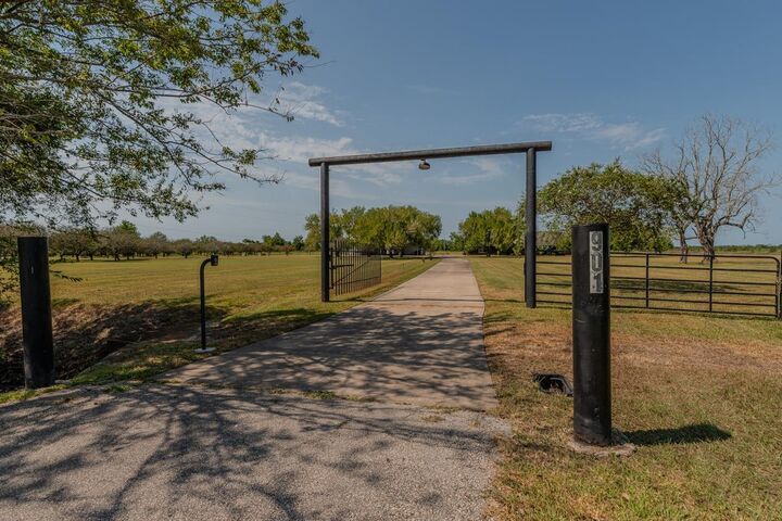 Property Photo: 901 Casey Road TX 77713