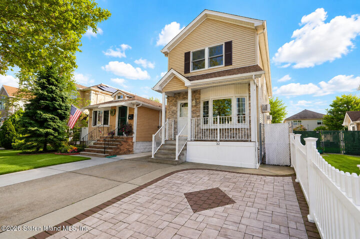 Property Photo:  32 Goodall Street  NY 10308 