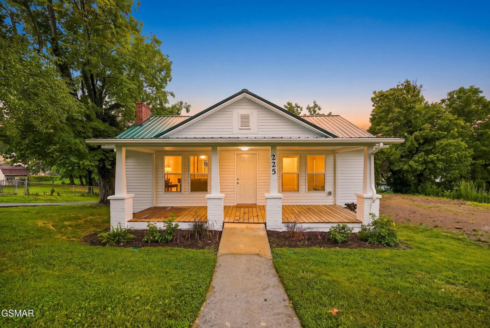 Property Photo: 225 Glen Avenue TN 37665