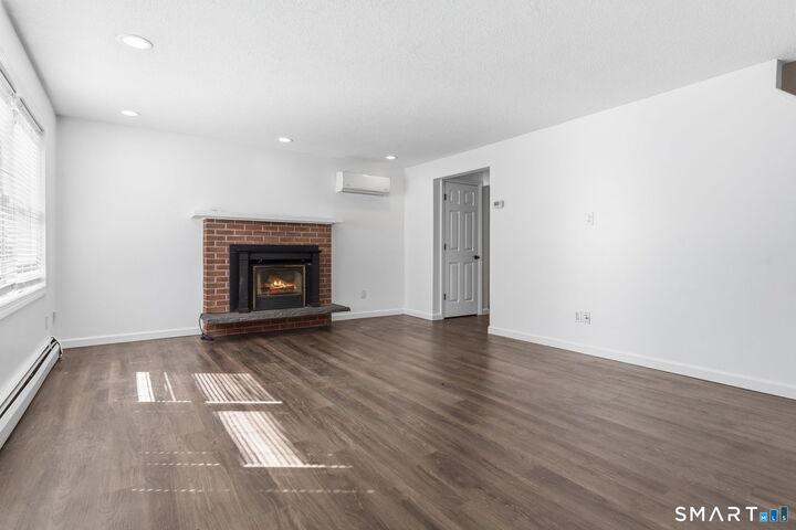 Property Photo:  19 Kent Court  CT 06457 