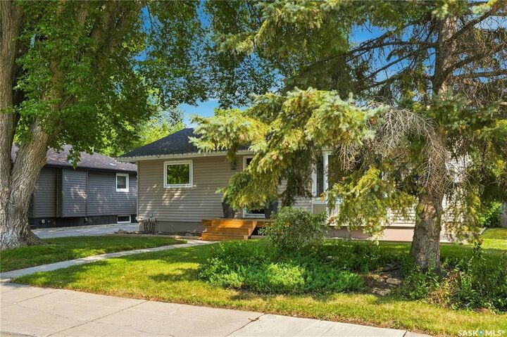 Property Photo: 2417 York Avenue SK S7J 1J4
