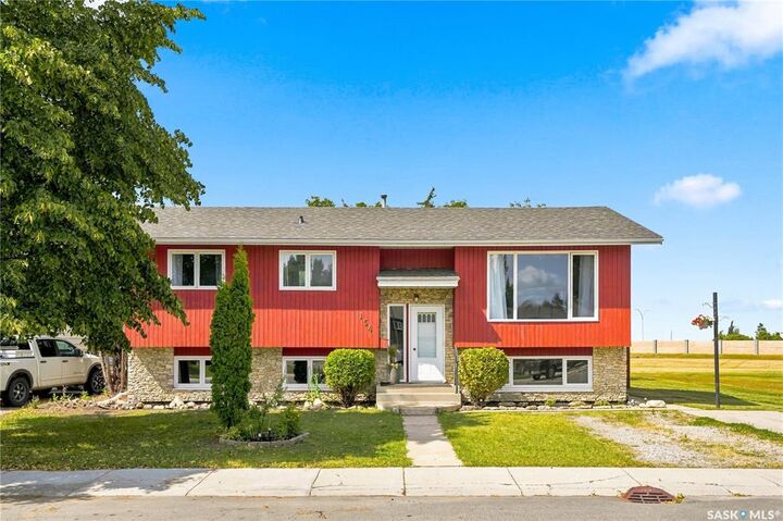 154 Delayen Crescent — photo 1