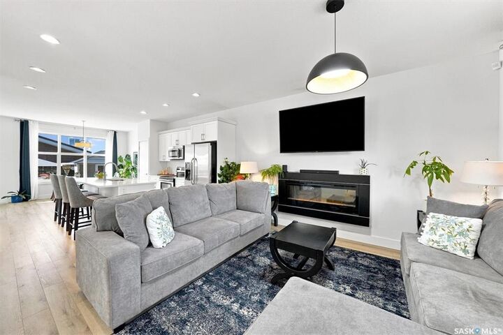 Property Photo: 636 Meadows Boulevard SK S7V 0M5