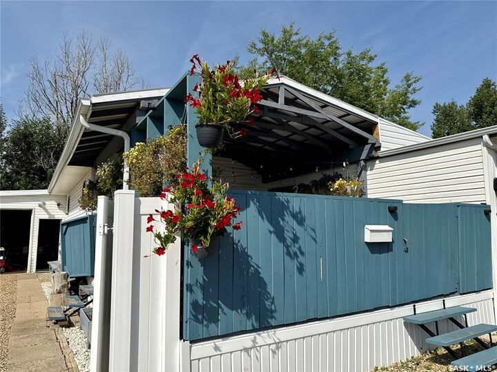 Property Photo: 1455 9th Avenue NE D5 SK S6J 1C6