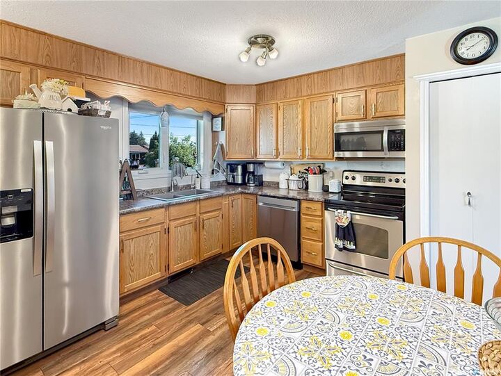 Property Photo:  432 30th Street  SK S0M 0E0 