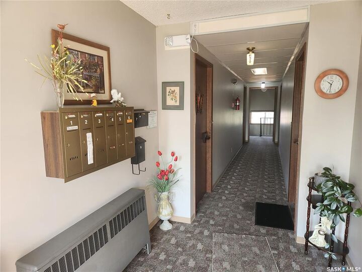 Property Photo: 320 13th Avenue NE 5 SK S9H 2V9