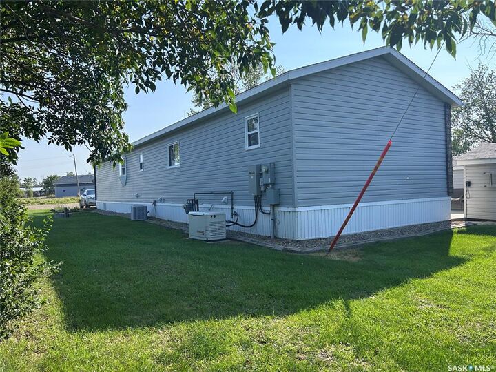 Property Photo:  313 1st Street N  SK S0C 1W0 