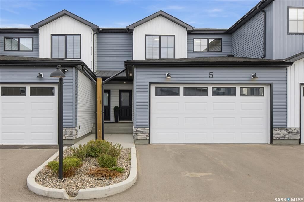 Property Photo: 625 Dagnone Crescent 5 SK S7V 1K9