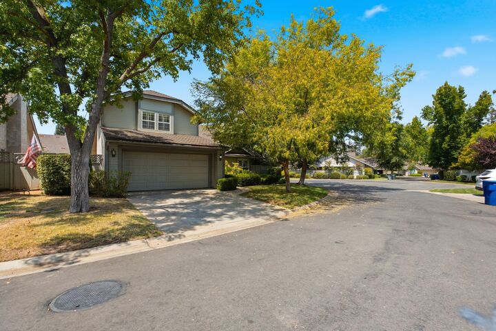 Property Photo: 9126 N Stoneridge Lane CA 93720