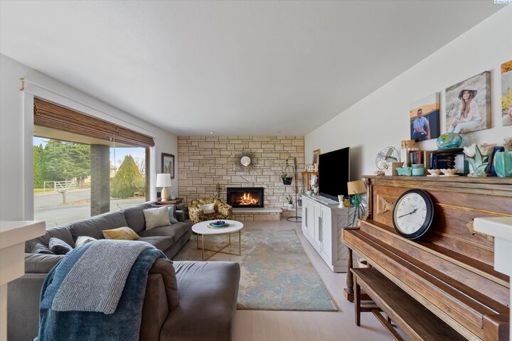 Property Photo:  4605 W 12th Avenue  WA 99338 