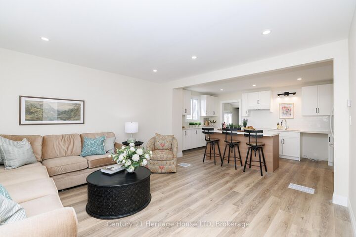 Property Photo:  197 Murray Street  ON L2A 2B7 