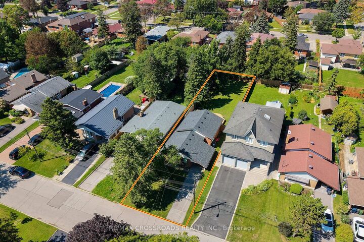 Property Photo:  104 Haileybury Drive  ON M1K 4X5 