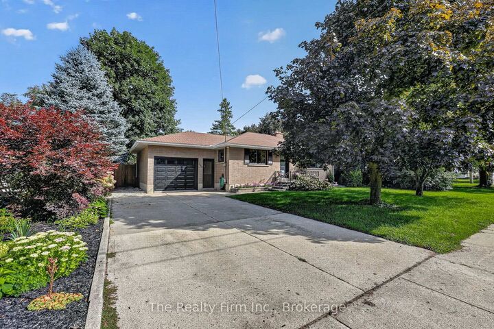 Property Photo:  288 Main Street W  ON N0J 1R0 