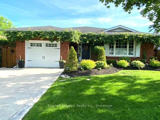 Property Photo: 2504 Idyllwood Crescent ON K9L 1Y9