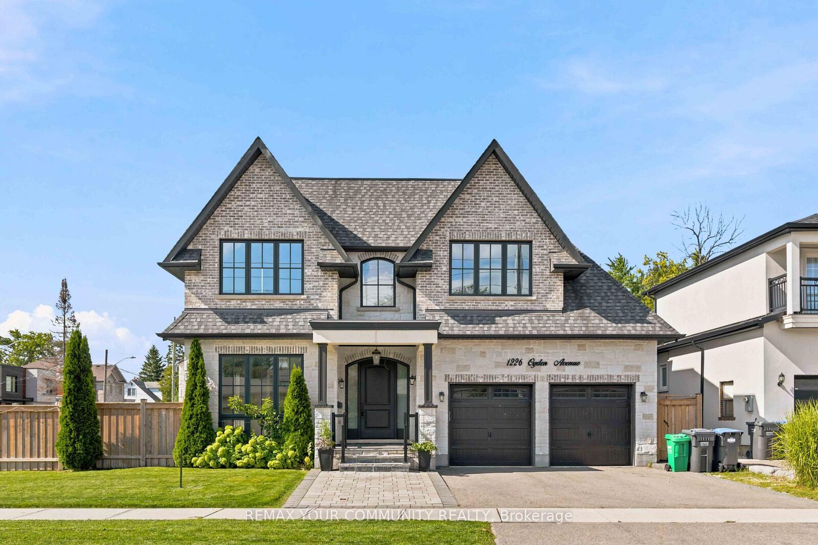 Property Photo:  1226 Ogden Avenue  ON L5E 2H4 