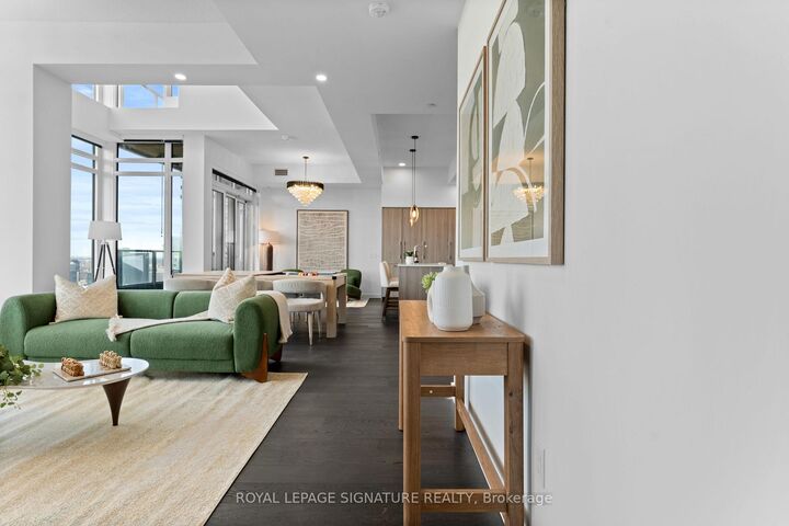 Property Photo: 1 Concord Cityplace Way Ph7001 ON M5V 0X3